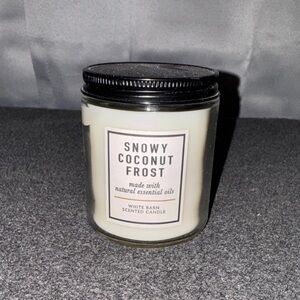 White Barn Snowy Coconut Frost Candle with Black Lid